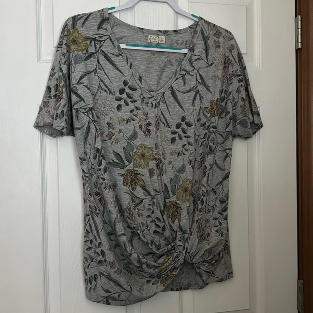 Women’s XL Maurice’s Short Sleeve Floral Top
